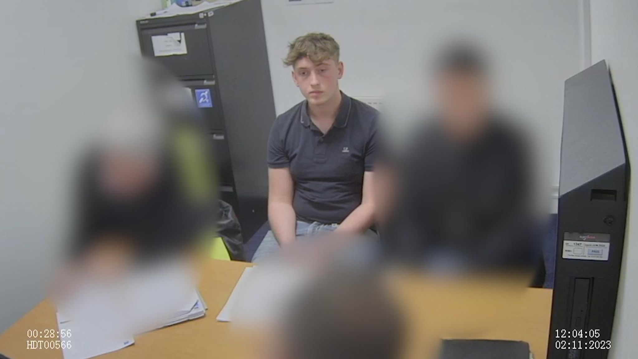 Un șofer în vârstă de 19 ani a pledat vinovat pentru uciderea a 3 adolescenți, după ce a inhalat gaz ilariant și a provocat un accident