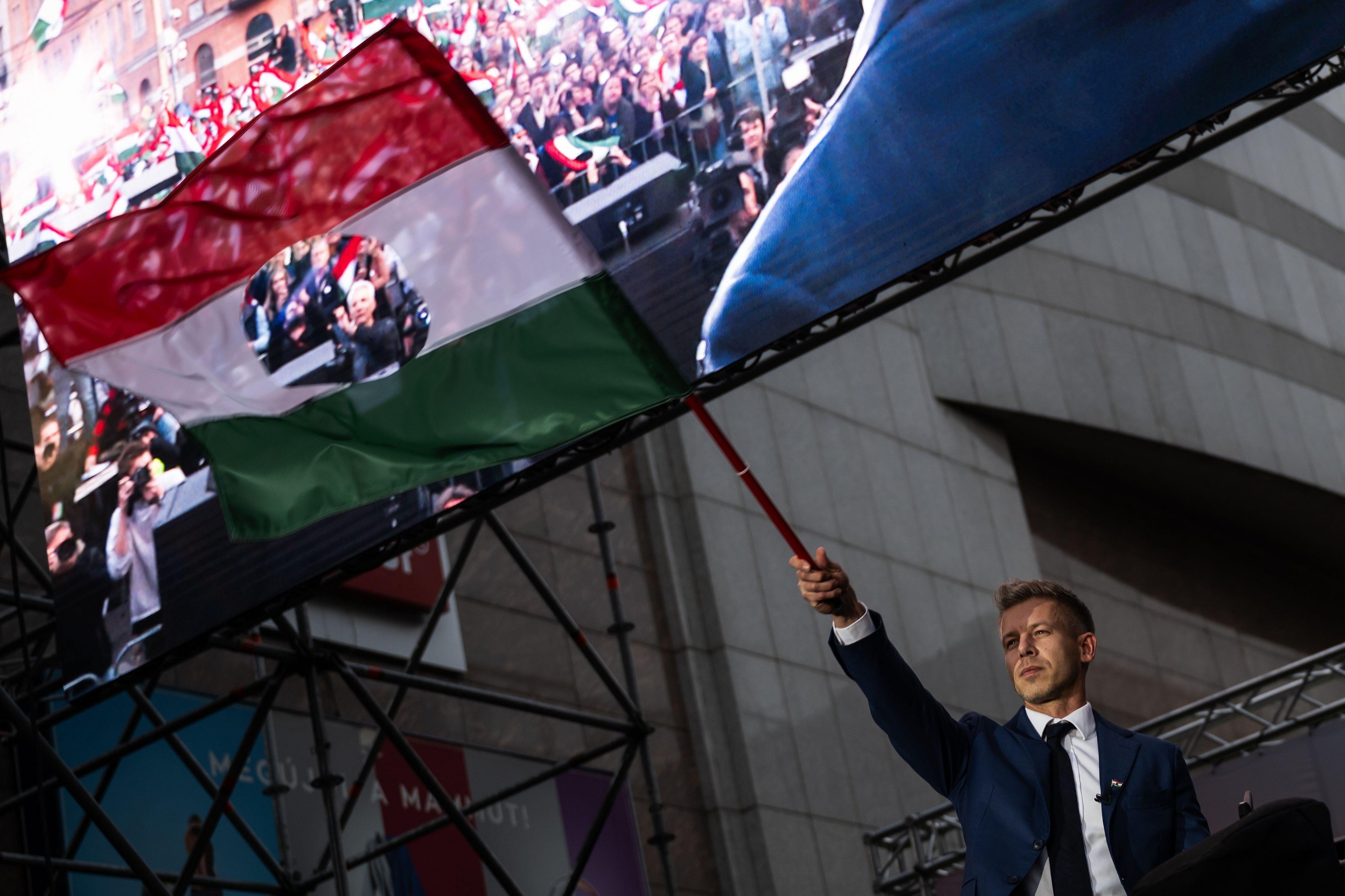 Atuurile politicianului maghiar care ar putea câștiga în fața lui Viktor Orban, pe care l-a numit „Al Capone al Carpaților”