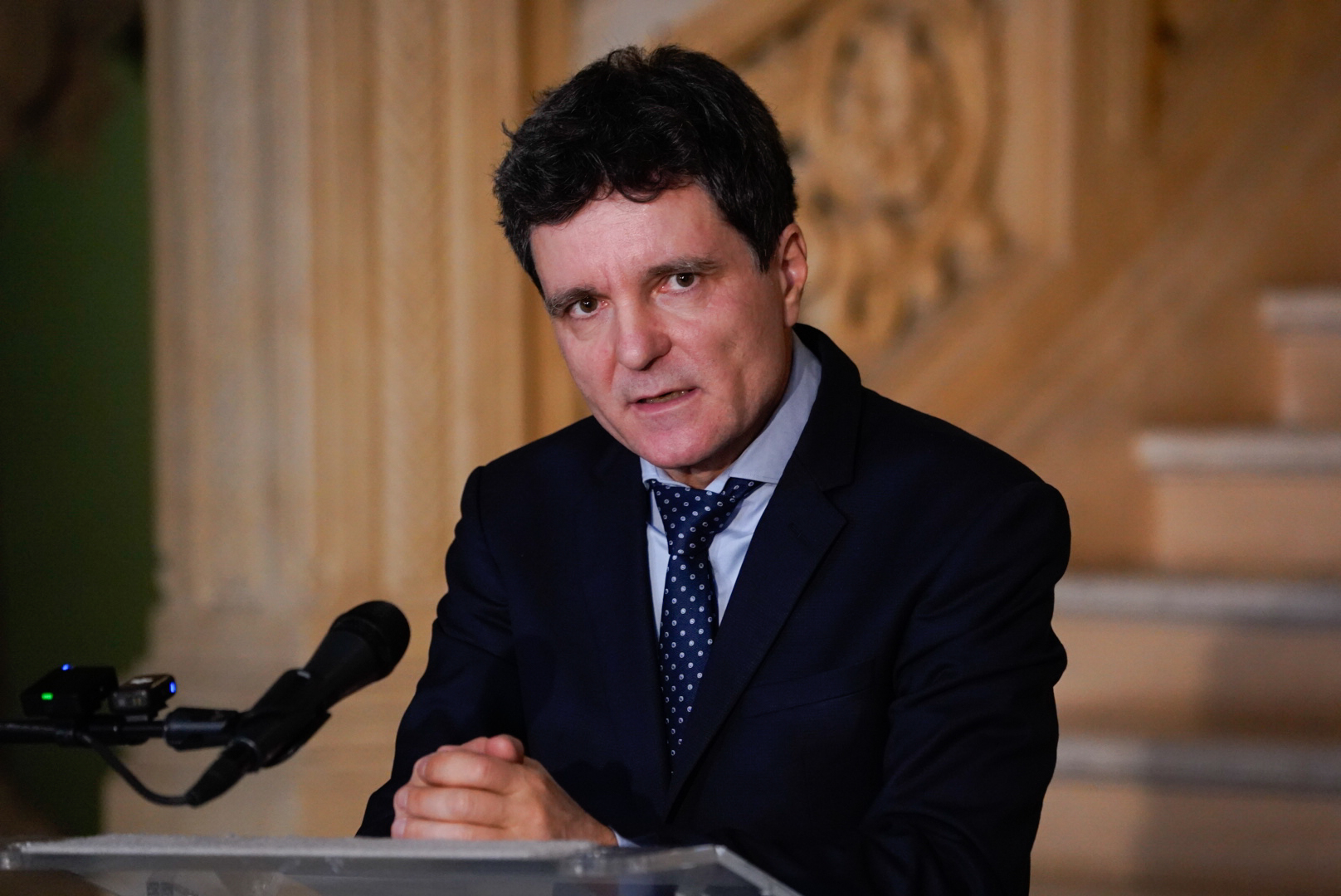 Nicușor Dan crede că președintele Iohannis n-ar trebui să demisioneze. „Suntem sub o încercare de destabilizare din partea Rusiei”