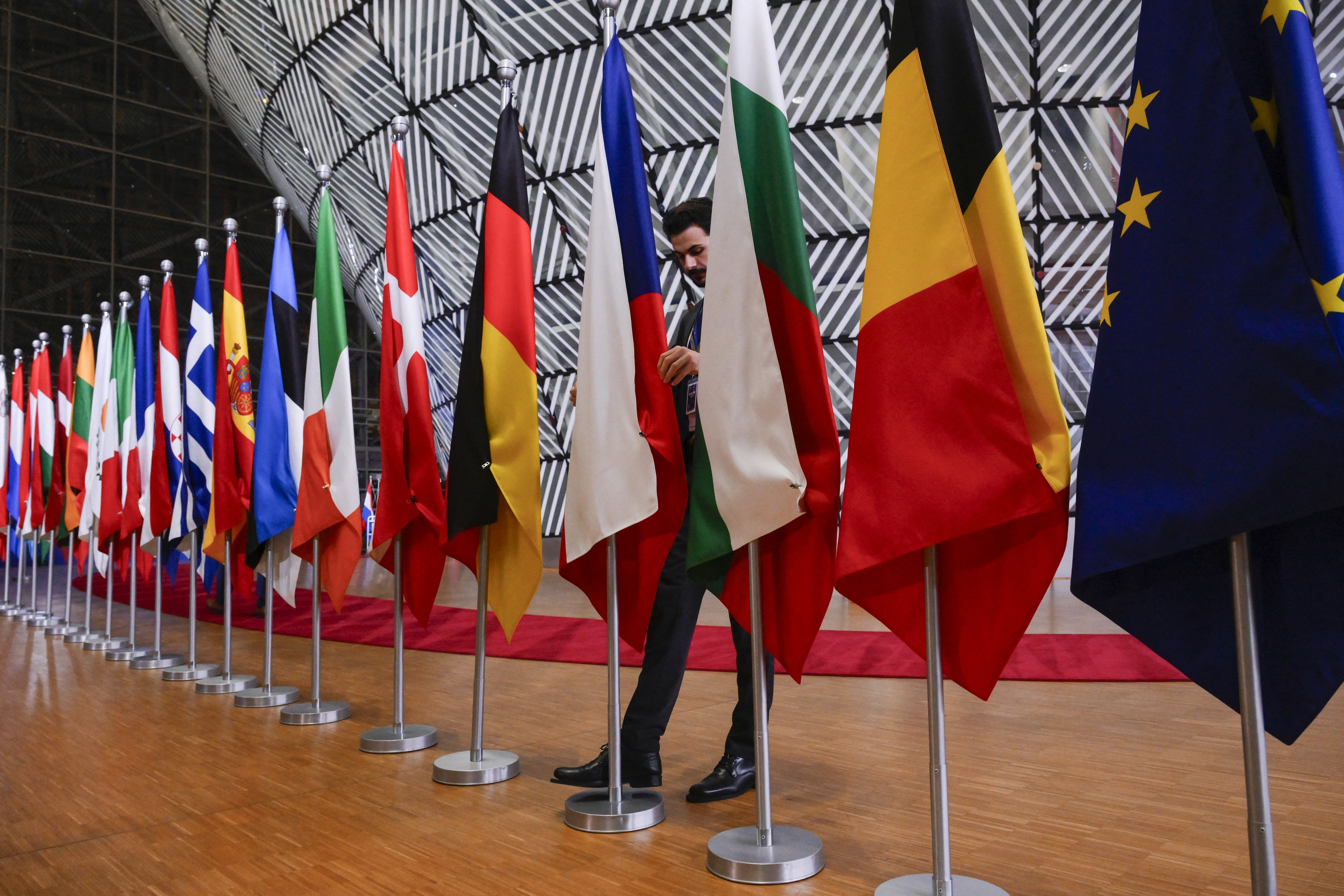 Liderii Uniunii Europene se întâlnesc la ultimul Consiliu European din acest an. Care este principalul subiect de pe agendă