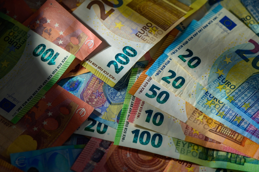 Cei mai bogați oameni de afaceri ai Italiei au fost păcăliți cu o schemă folosind inteligența artificială. Îi suna „ministrul Apărării”