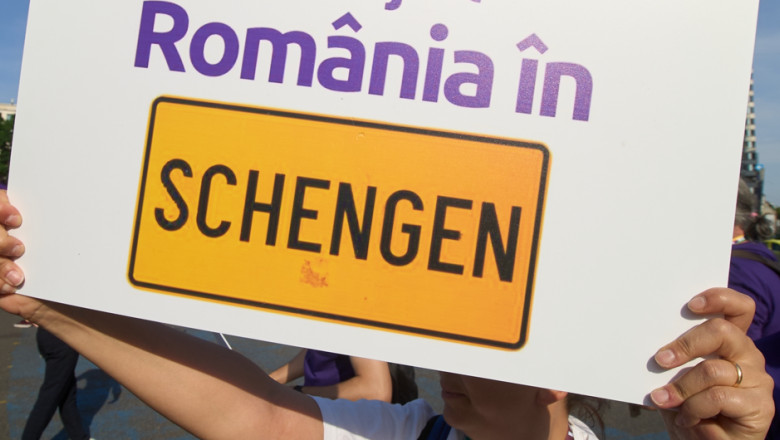 pancarta pe care scrie romania in schengen