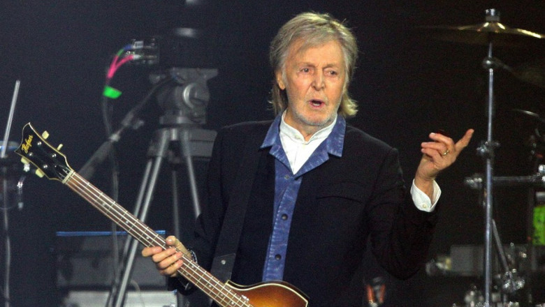 paul mccartney intr-un concert