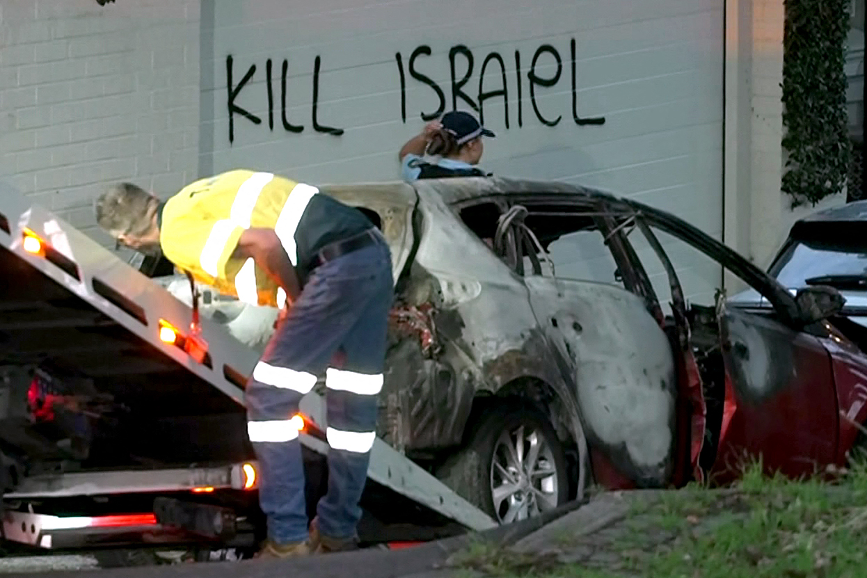 O maşină a fost incendiată în Australia şi mai multe clădiri au fost pictate cu graffiti anti-Israel