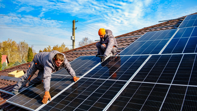 Solar,Panel,Technician,Installing,Solar,Panels,On,Roof.,Technician,In