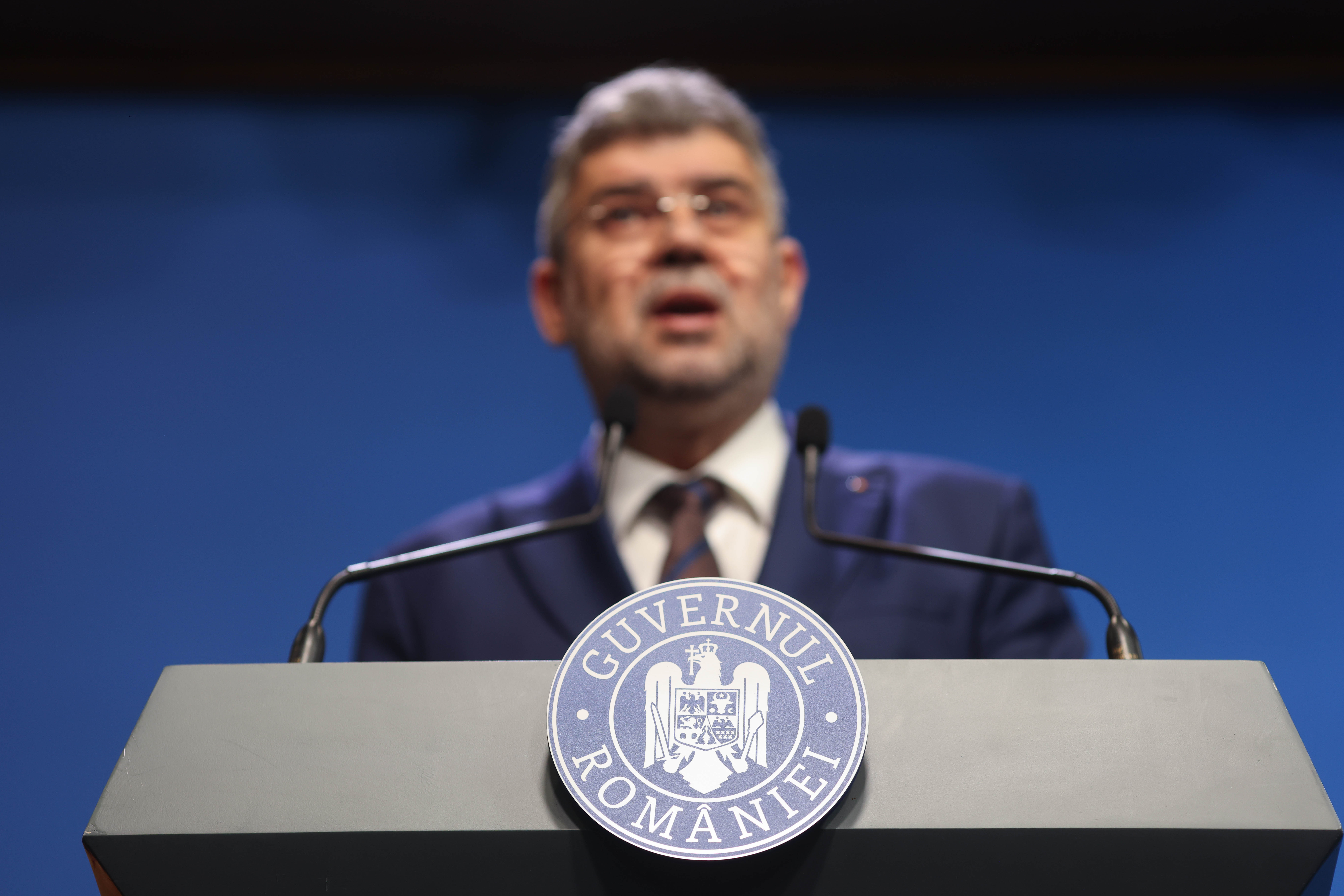 Miniştrii Guvernului Ciolacu au golit Fondul de rezervă dând cu subsemnatul. Finanțele au avizat, amintind de deficitul excesiv