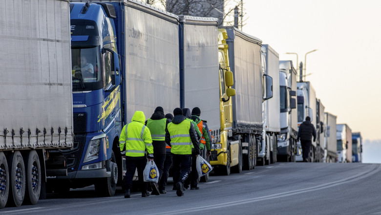 BBC: Moment de uşurare pentru România şi Bulgaria care intră complet în Schengen. Dar pentru camionagii, birocraţia nu s-a sfârşit încă