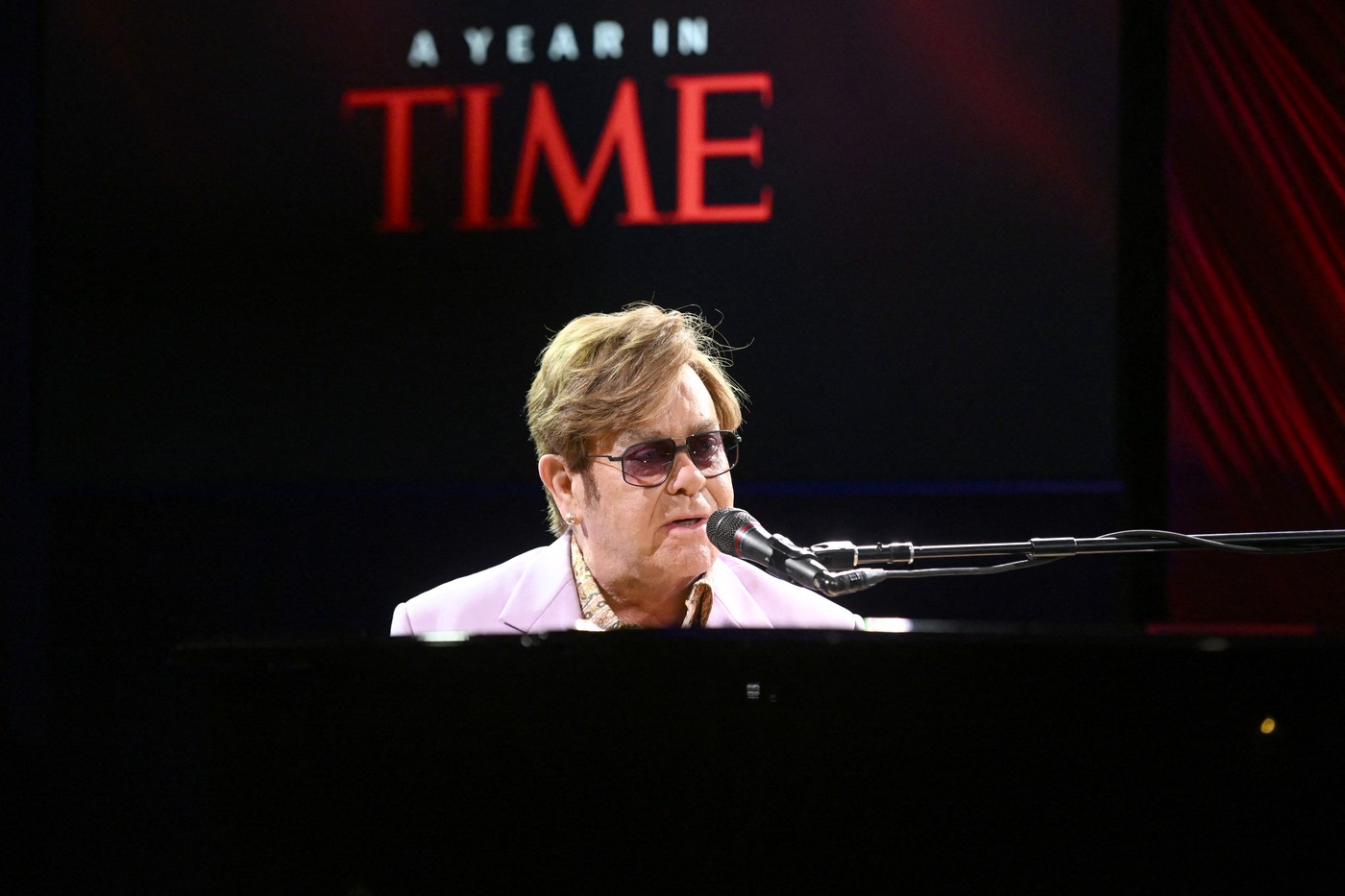 Elton John spune că legalizarea marijuanei „este una dintre cele mai mari greșeli ale tuturor timpurilor”