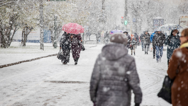 Meteorologii anunță cod portocaliu de ninsori și vânt puternic în ziua de Crăciun. Care sunt zonele afectate de cod portocaliu