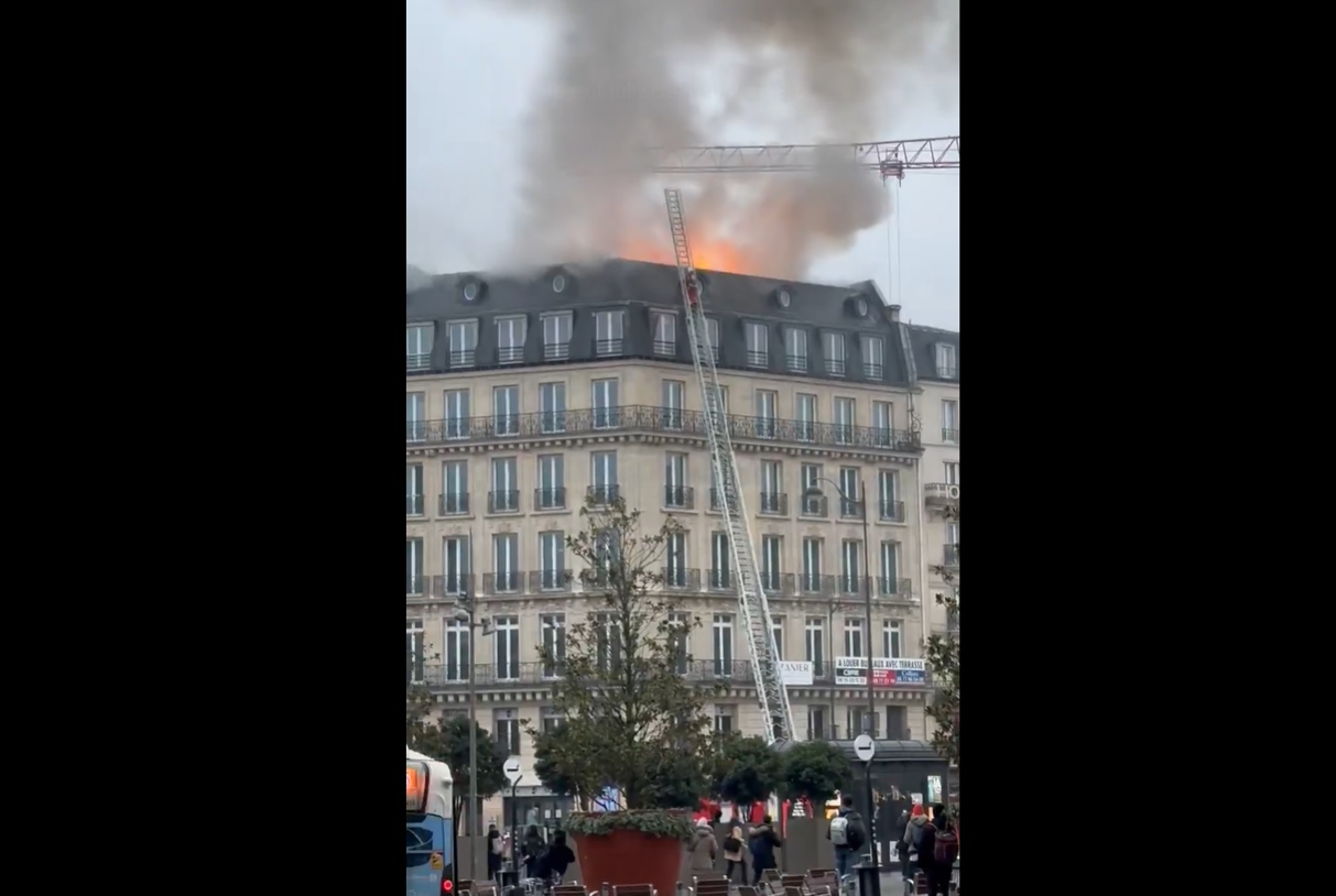 Incendiu violent în apropiere de gara Saint-Lazare din Paris. Turnul Eiffel, evacuat în urma unui alt incendiu