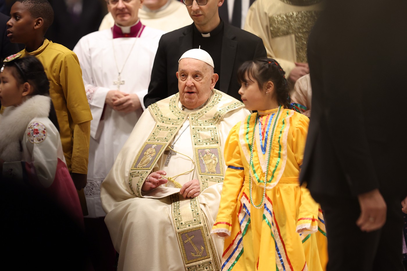 Papa Francisc face apel la curaj pentru a crea o lume mai bună. Mesajul transmis în predica sa din Ajunul Crăciunului