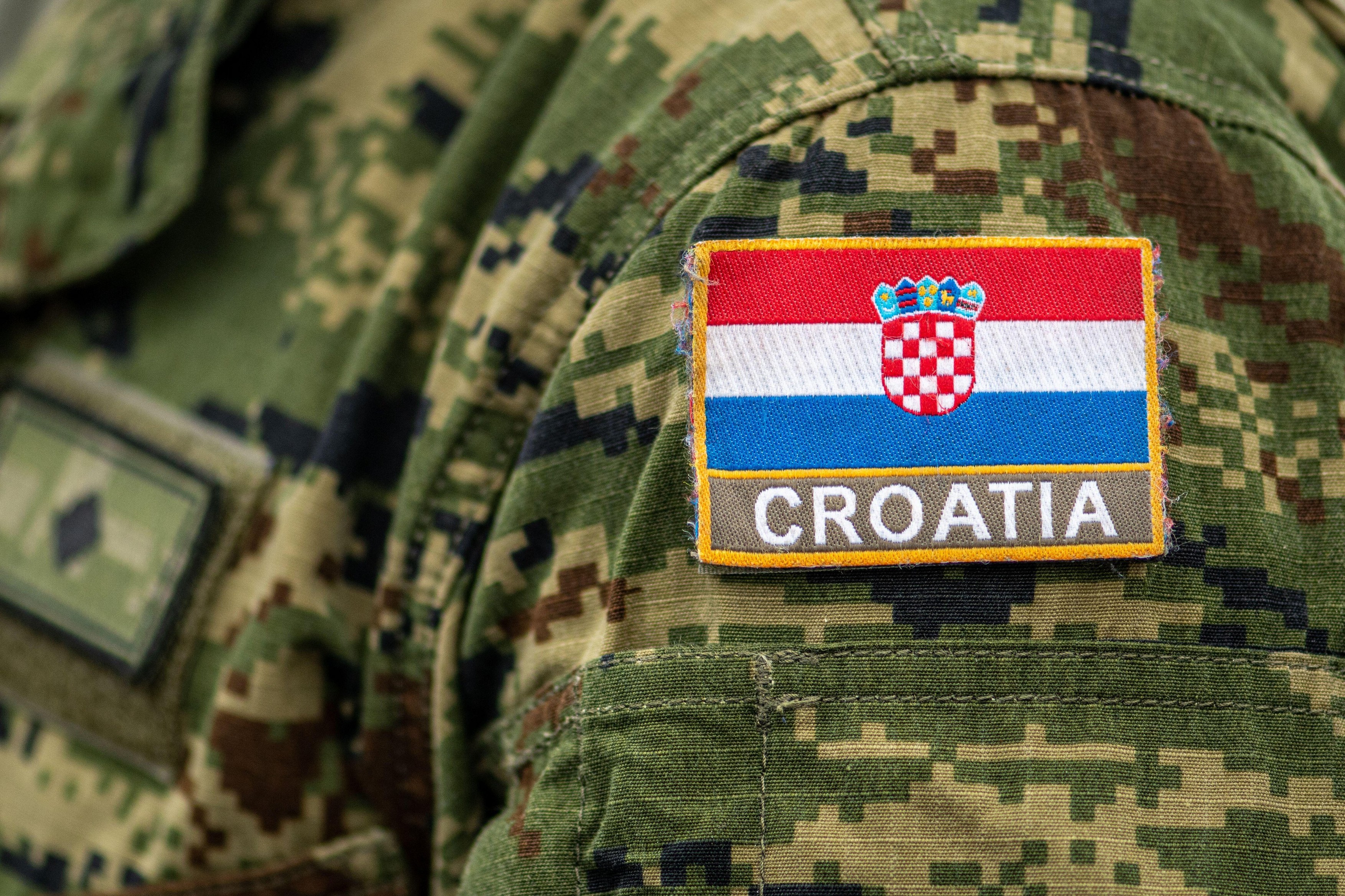 Croația va reintroduce serviciul militar obligatoriu. Când vor fi recrutați primii tineri