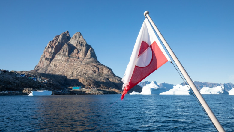 Flag,Of,Greenland.,Background,With,Mountains,And,Glaciers.,Beautiful,Sunny