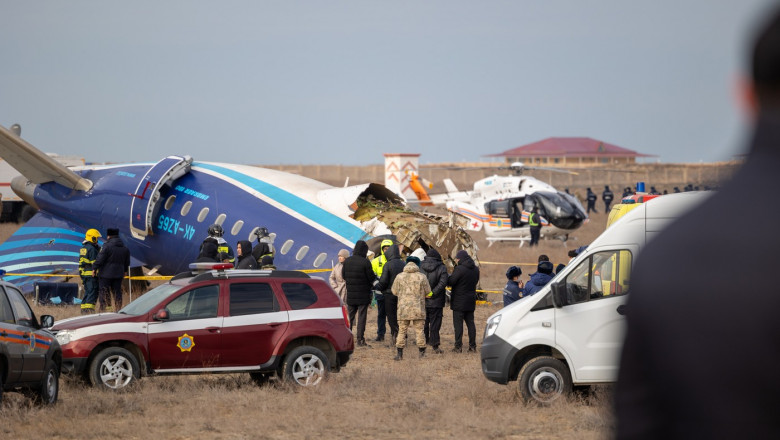 PhotoFlash | Azerbaijan Airlines plane from Baku crashes near Kazakhstan's Aktau