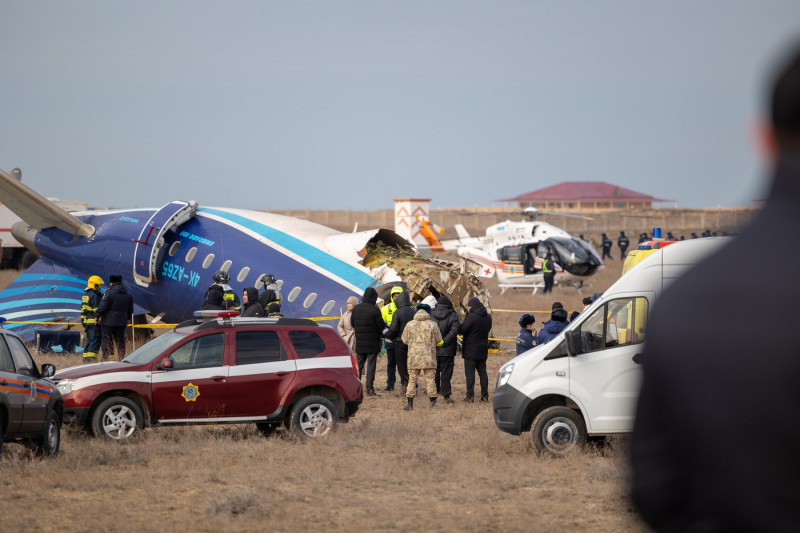 PhotoFlash | Azerbaijan Airlines plane from Baku crashes near Kazakhstan's Aktau