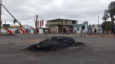 baricada incendiata la maputa in mozambic 24 decembrie profimedia-0949732901