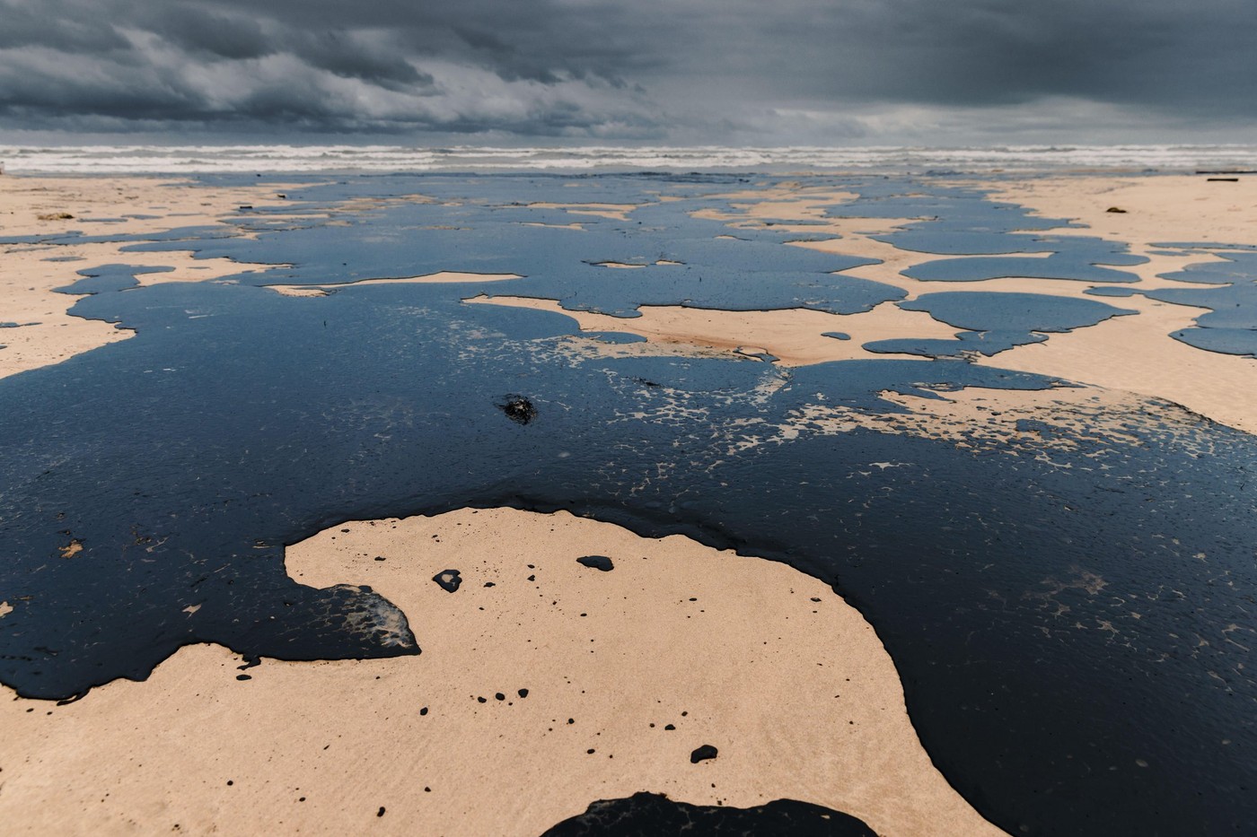 Rusia a declarat stare de urgență. Scurgeri masive de țiței în Marea Neagră, ca urmare a eșuării mai multor petroliere