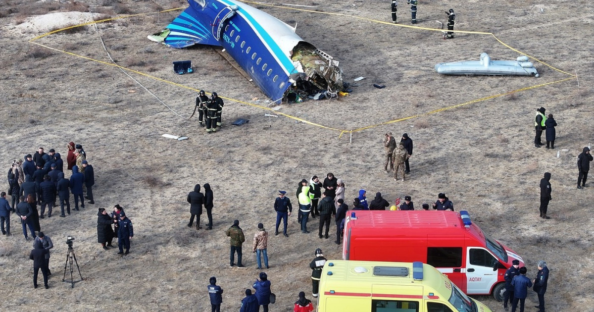 Cutiile negre ale avionului Azerbaijan Airlines, prăbușit în Kazahstan, au fost recuperate. Ce se știe despre accidentul aviatic