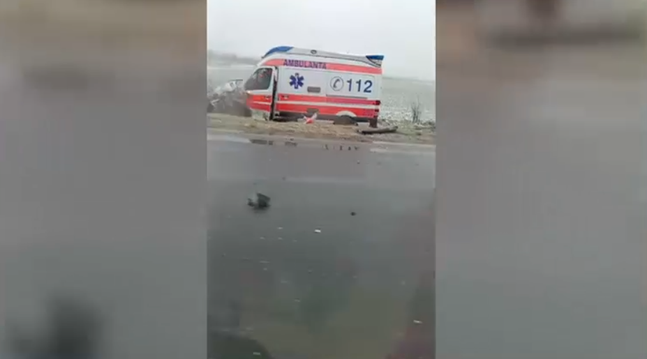 Al doilea accident grav pe „Drumul morții” în 24 de ore. Doi oameni au murit după ce o ambulanță și o mașină s-au ciocnit