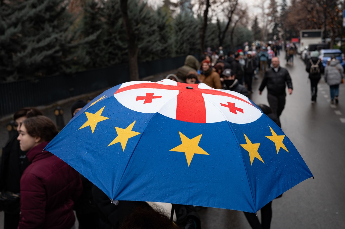 Georgia își schimbă poziția și declară că nu renunță la intenția de a adera la NATO și UE, chiar dacă a înghețat procesul