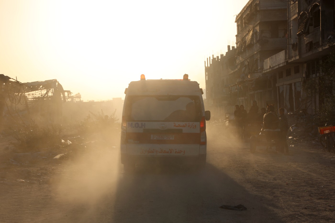 Israelul susține că a arestat 240 de militanți Hamas în urma unui raid la un spital din Gaza. Personalul medical acuză abuzuri