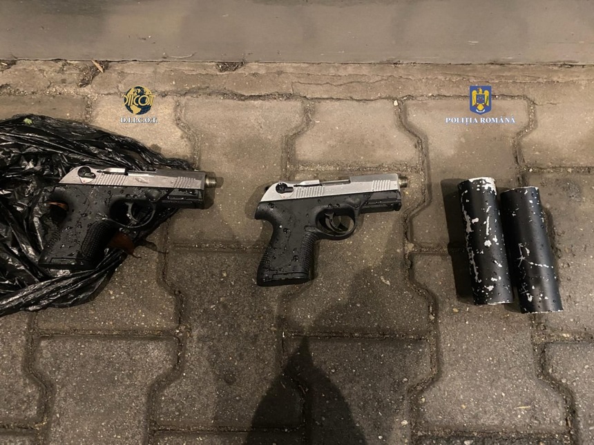 Un turc, membru al unei grupări care se ocupă de contrabanda cu arme în România, a fost prins cu două pistoale la el