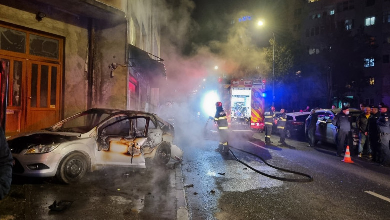 Autoturismul incendiat. Foto- ISU Cluj