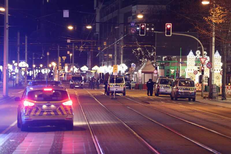 PhotoFlash | Car hits Christmas market in Germany, killing at least 2