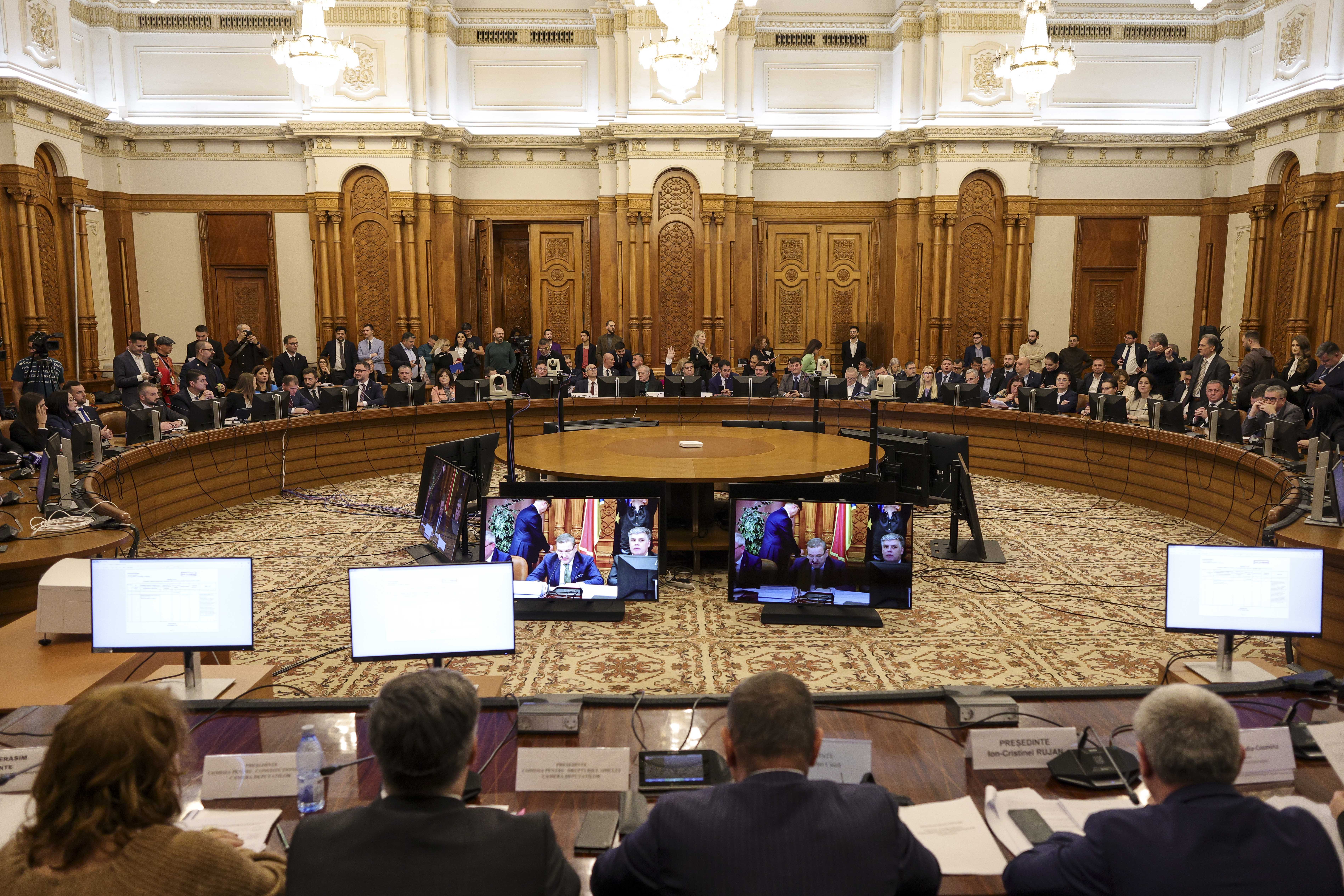 Miniștrii din Cabinetul Ciolacu 2, validați de comisiile de specialitate. Urmează votul de învestitură în plen