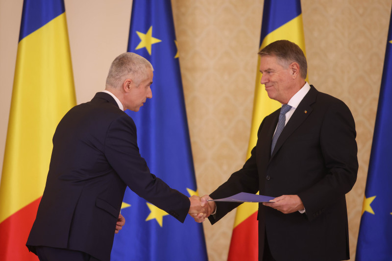 Ceremonia depunerii juramantului de investitura de catre reprezentantii guvernului coalitiei PSD-PNL-UDMR-Minoritati Inquam george calin