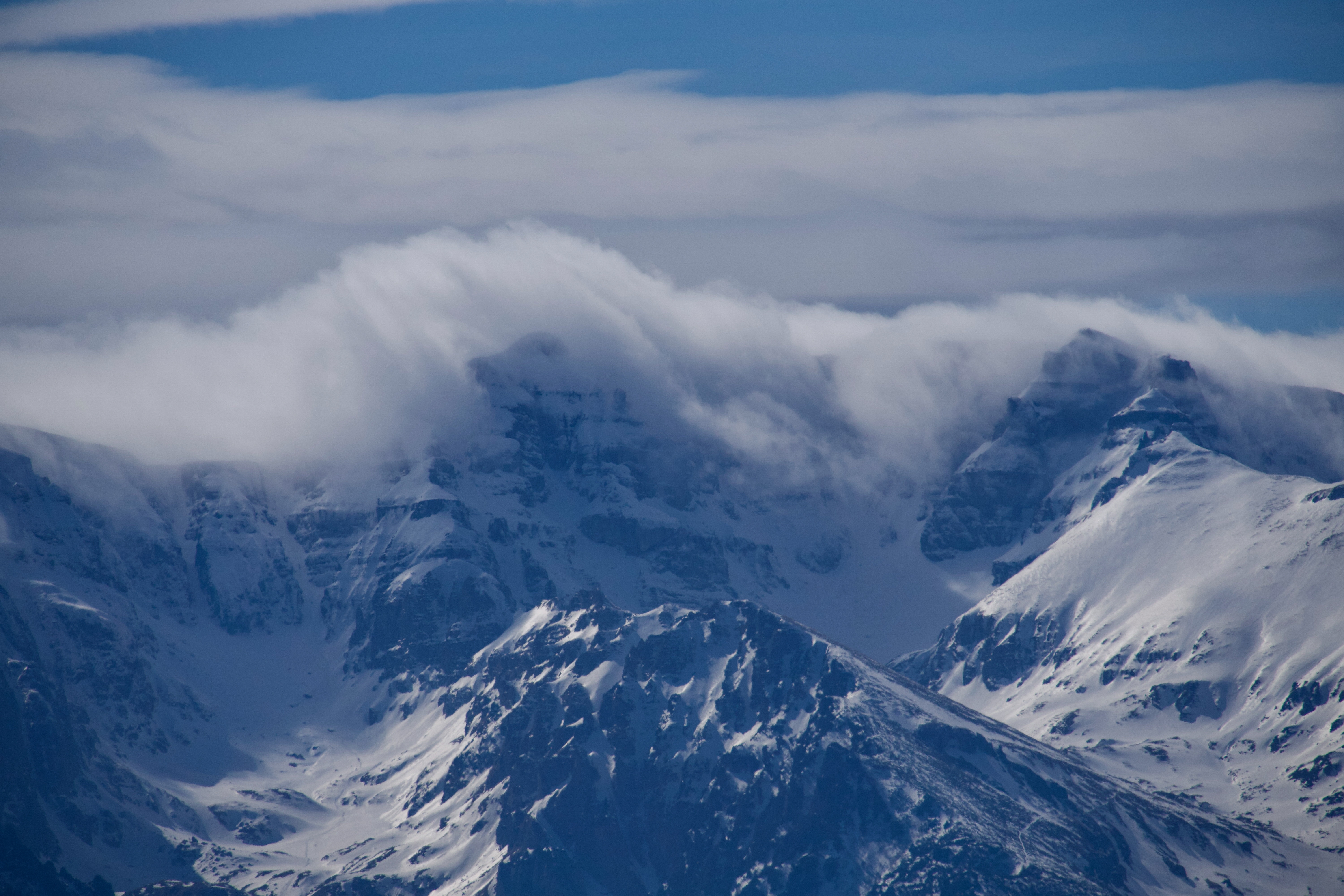Avertisment pentru românii care merg la munte: risc crescut de avalanșă. Care sunt zonele vizate