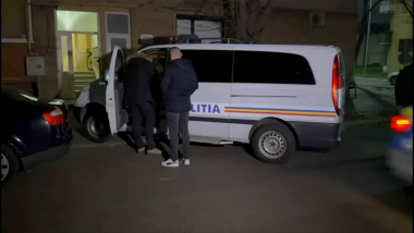 Bloc evacuat în Arad după ce noul proprietar al unui apartament a găsit o grenadă