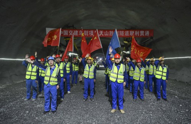 FOCUS | China's Xinjiang completes world's longest expressway tunnel through challenging mountains