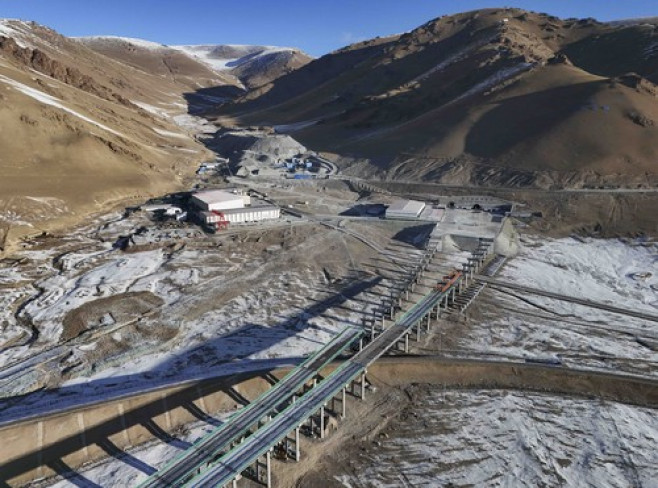 FOCUS | China's Xinjiang completes world's longest expressway tunnel through challenging mountains