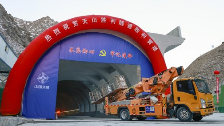 FOCUS | China's Xinjiang completes world's longest expressway tunnel through challenging mountains