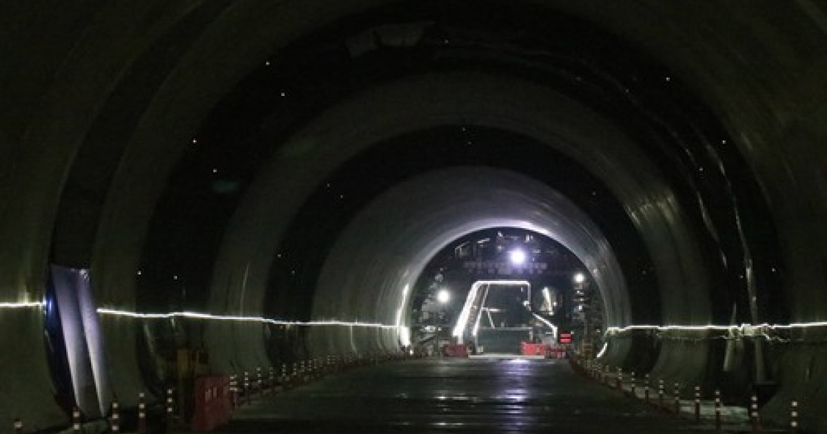 China finalizează cel mai lung tunel de autostradă din lume în Xinjiang