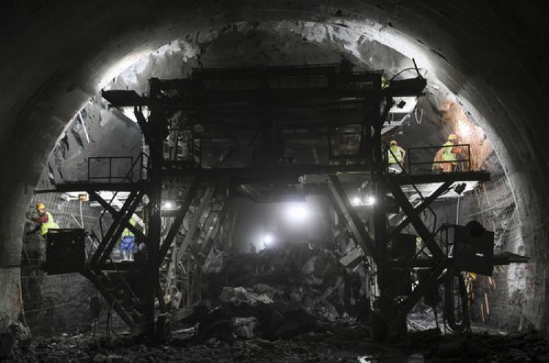 CHINA XINJIANG TIANSHAN SHENGLI TUNNEL CONSTRUCTION (CN)