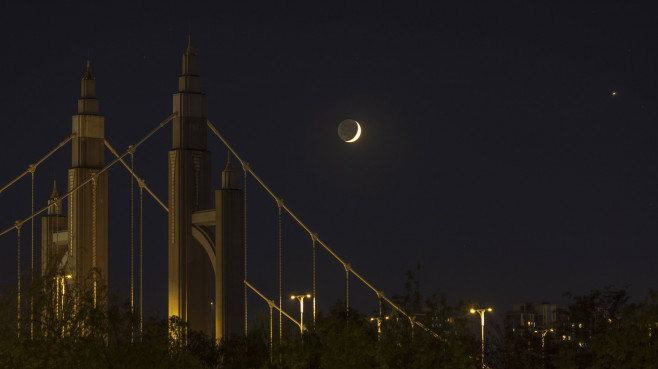 BEIJING, CHINA - NOVEMBER 05: A conjunction of the Venus and the crescent moon over a bridge on November 5, 2024 in Beij