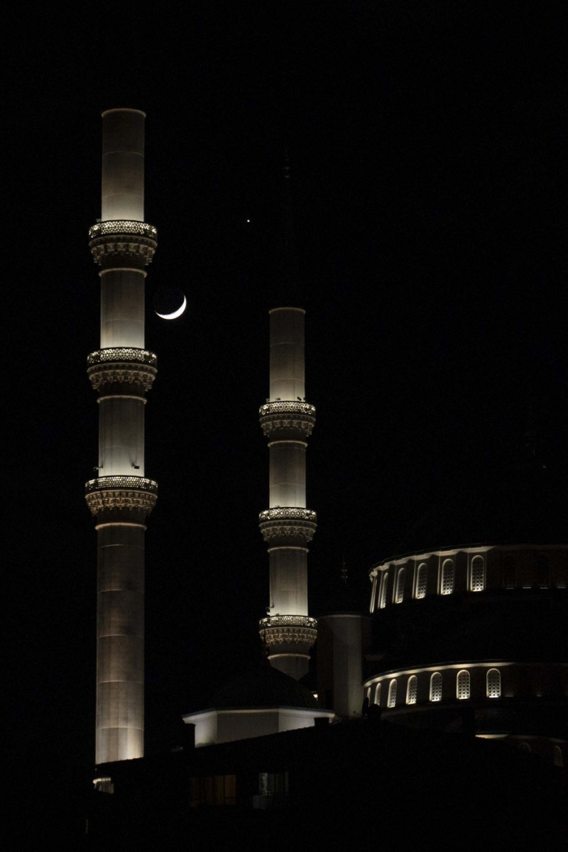 Crescent Moon and Venus illuminate Ankara's night sky