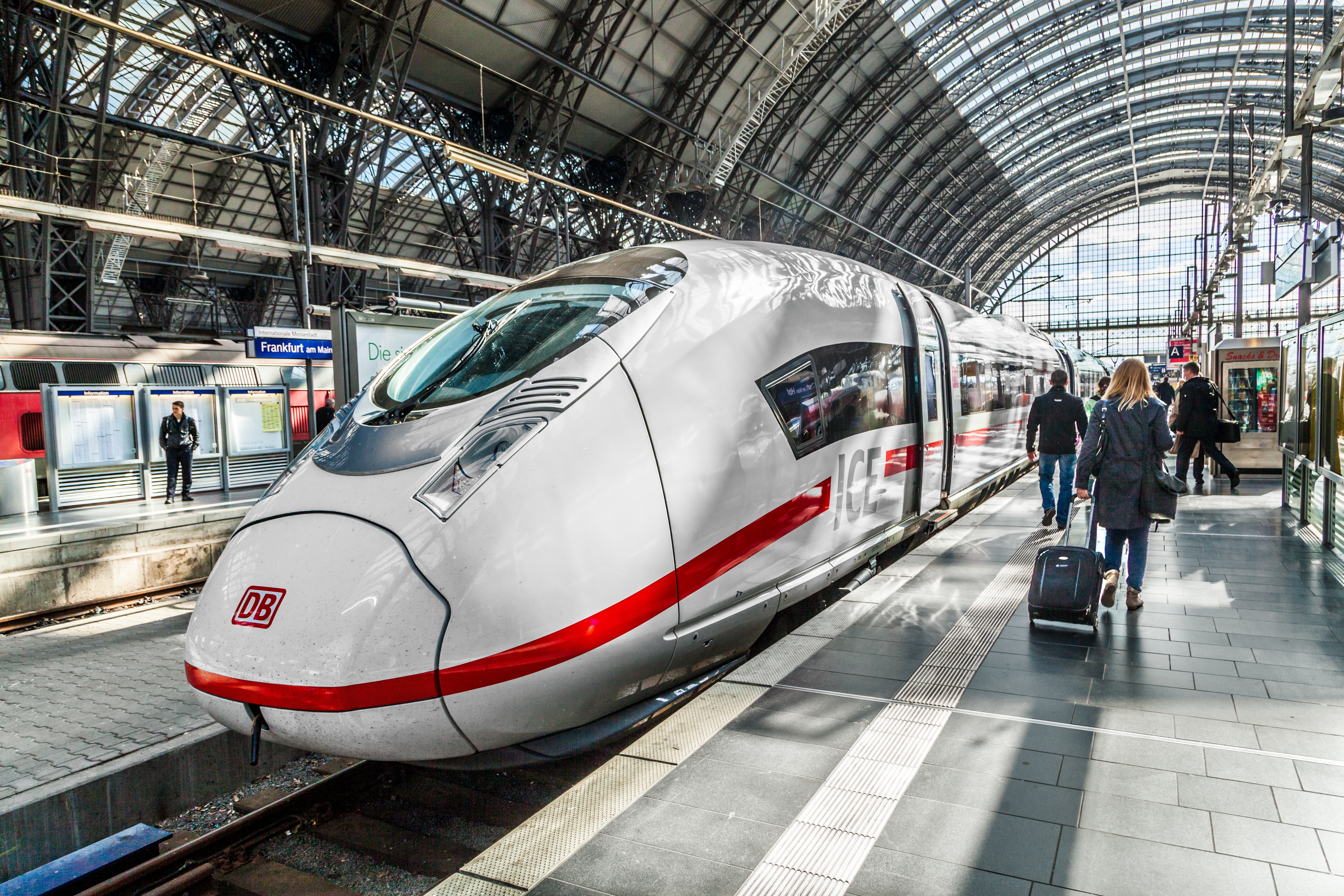 Punctualitatea nemțească devine o amintire: Trenurile Deutsche Bahn au înregistrat întârzieri record în 2024