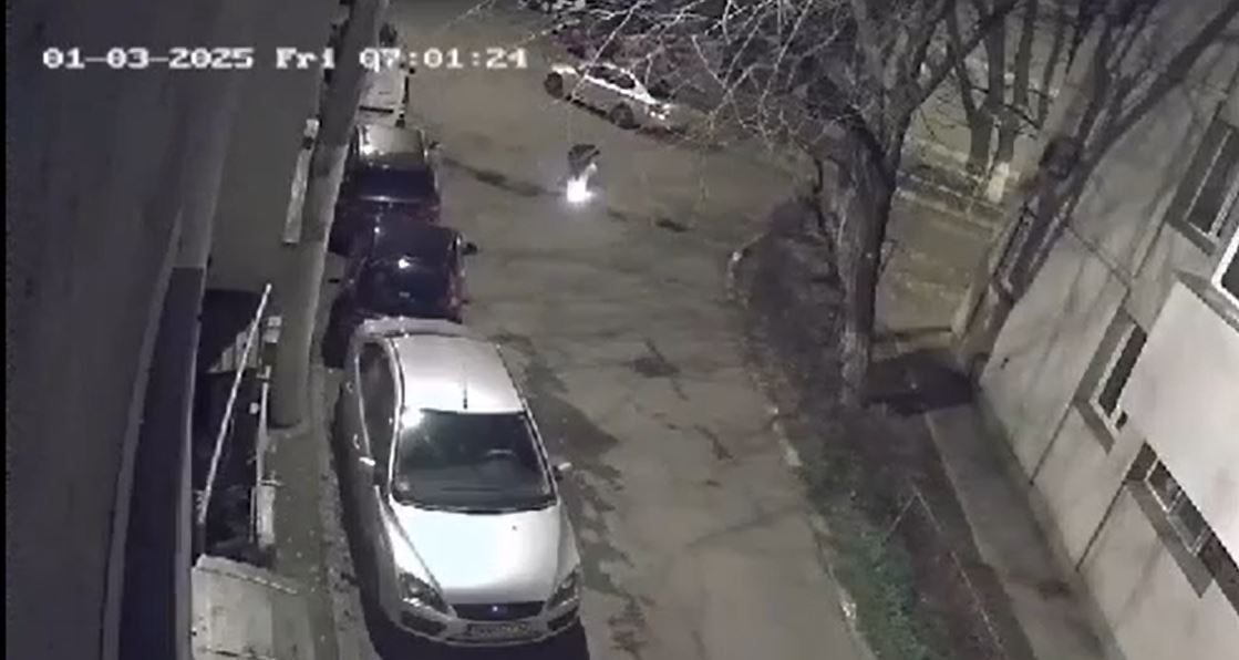 O femeie din București a dat foc unei mașini după ce a fost concediată de la un salon de masaj. Focul s-a extins și la alte autoturisme