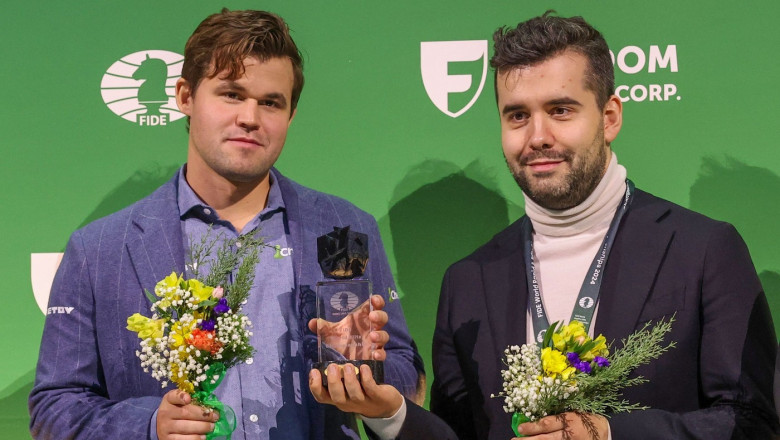 Carlsen și Ian Nepomniachtchi