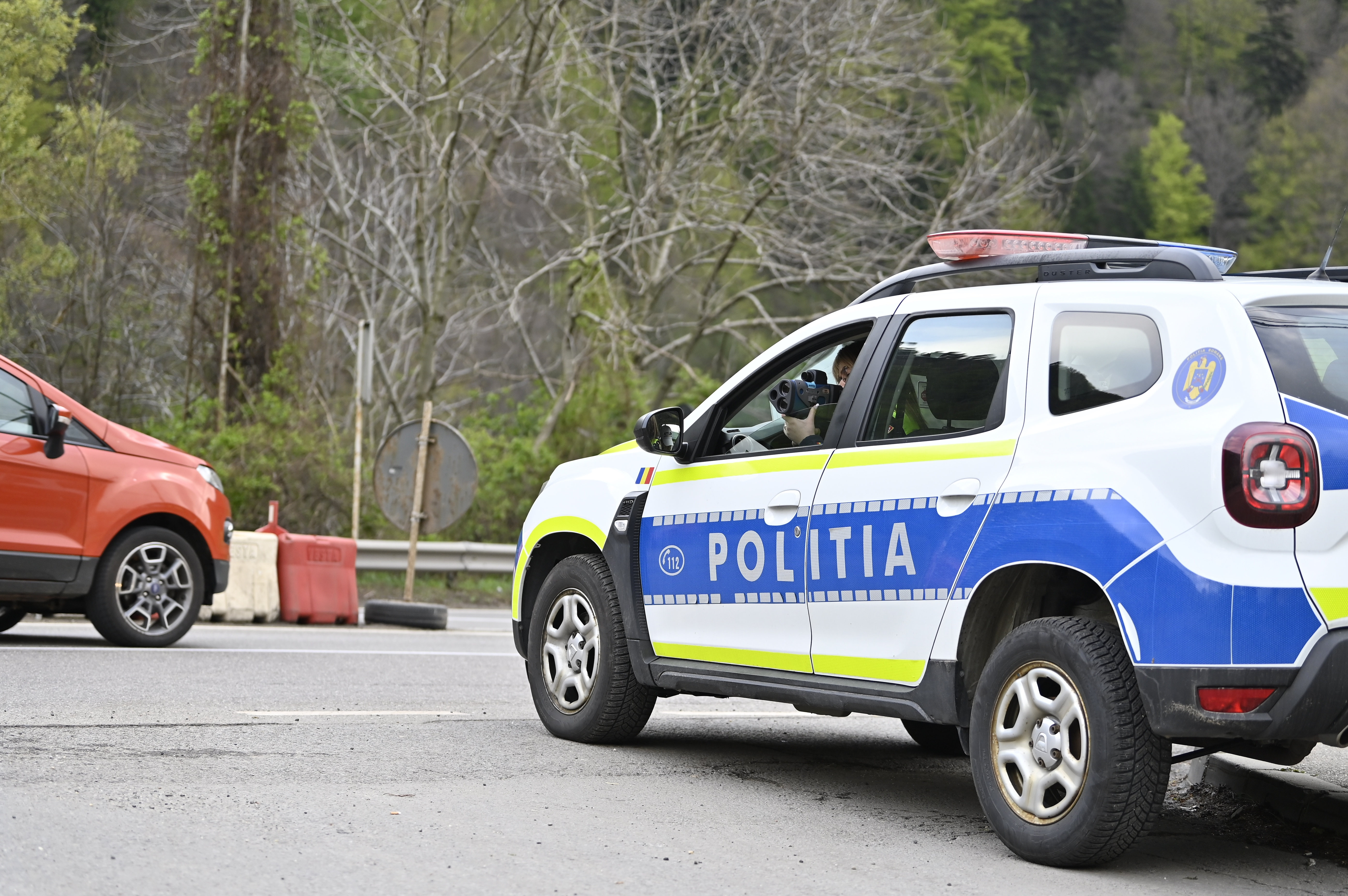 Un tânăr de 19 ani a fost prins de radar cu 100 kmh peste viteza legală, în localitate