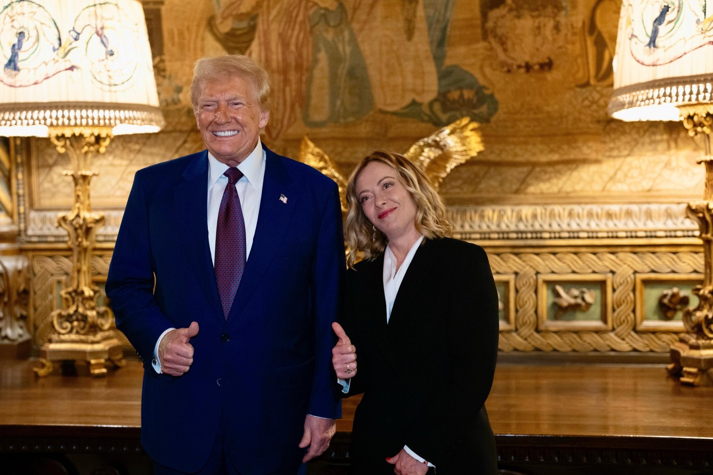 Giorgia Meloni l-a vizitat pe Donald Trump la reşedinţa sa din Florida