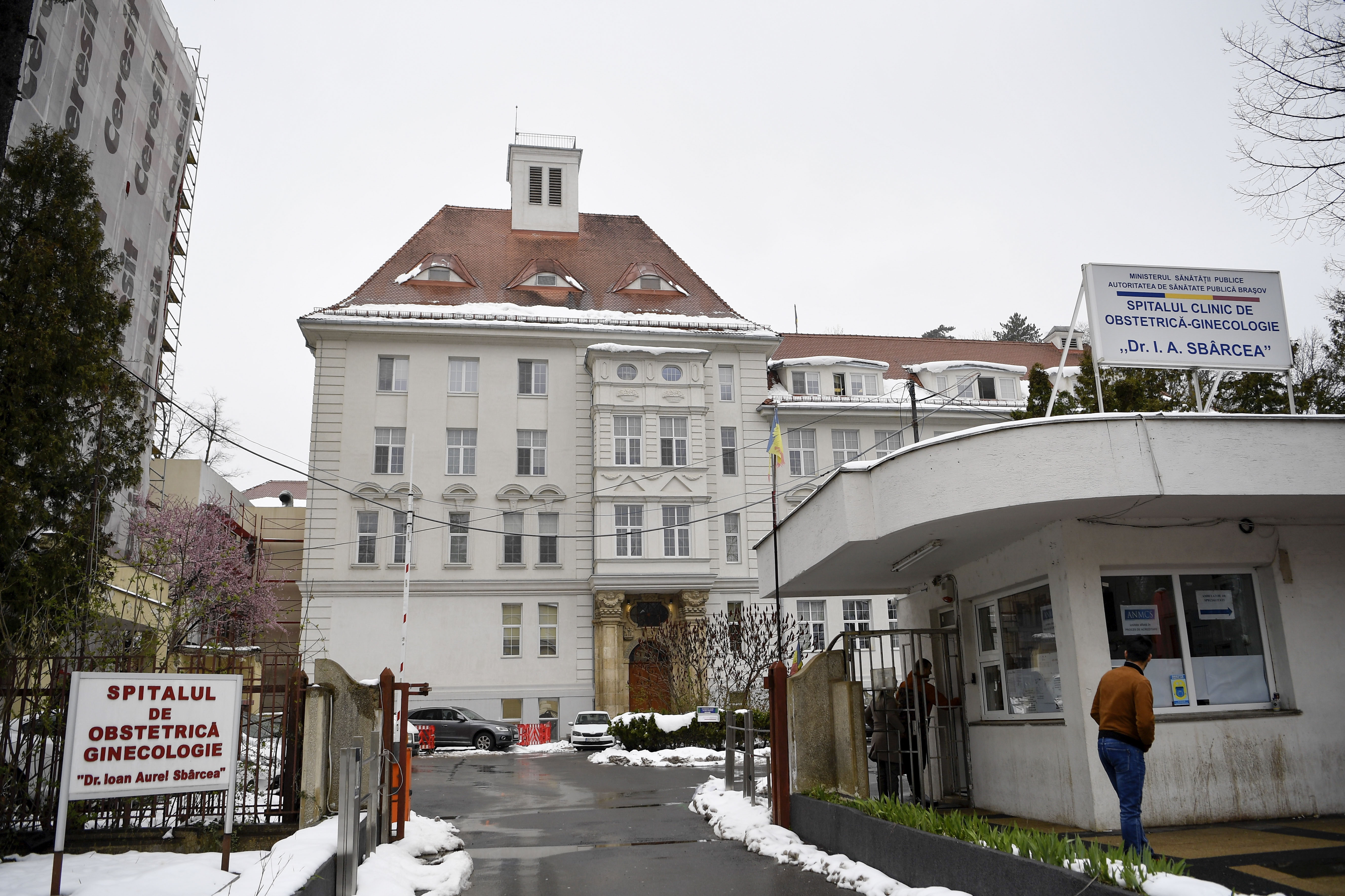 O femeie a fugit din Maternitatea Braşov, iar medicii au alertat autoritățile. Unde au găsit-o jandarmii