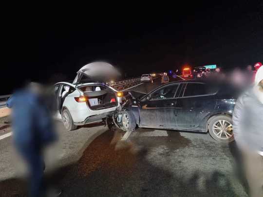 Accident pe autostrada A3 cu cinci mașini implicate. Patru persoane au fost rănite