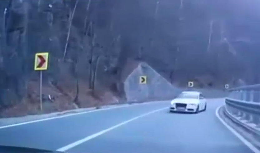 VIDEO. Șofer inconștient, aproape să producă o tragedie în Defileul Jiului