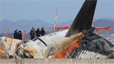 coada avionului Jeju Air 2216 care s-a prăbușit în Coreea de Sud