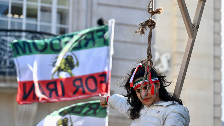 London, UK. Two organisations, Stage of Freedom and Women Fight 4ua, came together at a rally in Piccadilly Circus calling for Freedom for Iran and an end to the Russian Invasion of Ukraine. Credit: michael melia/Alamy Live News