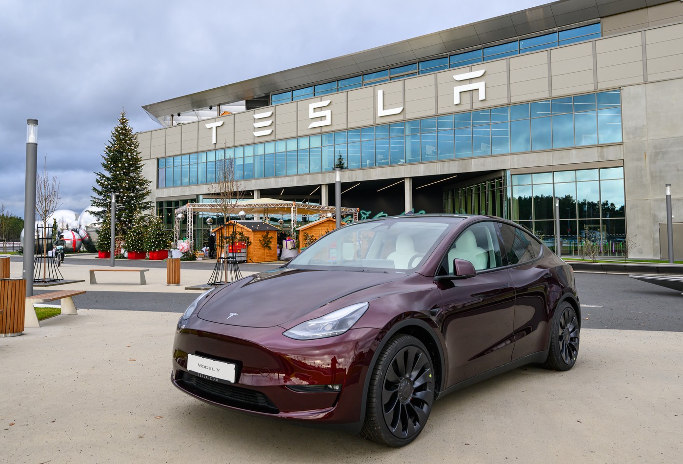 Nu mai puțin de 2,6 milioane de vehicule Tesla sunt sub investigație. Accidente provocate de funcția de conducere la distanță